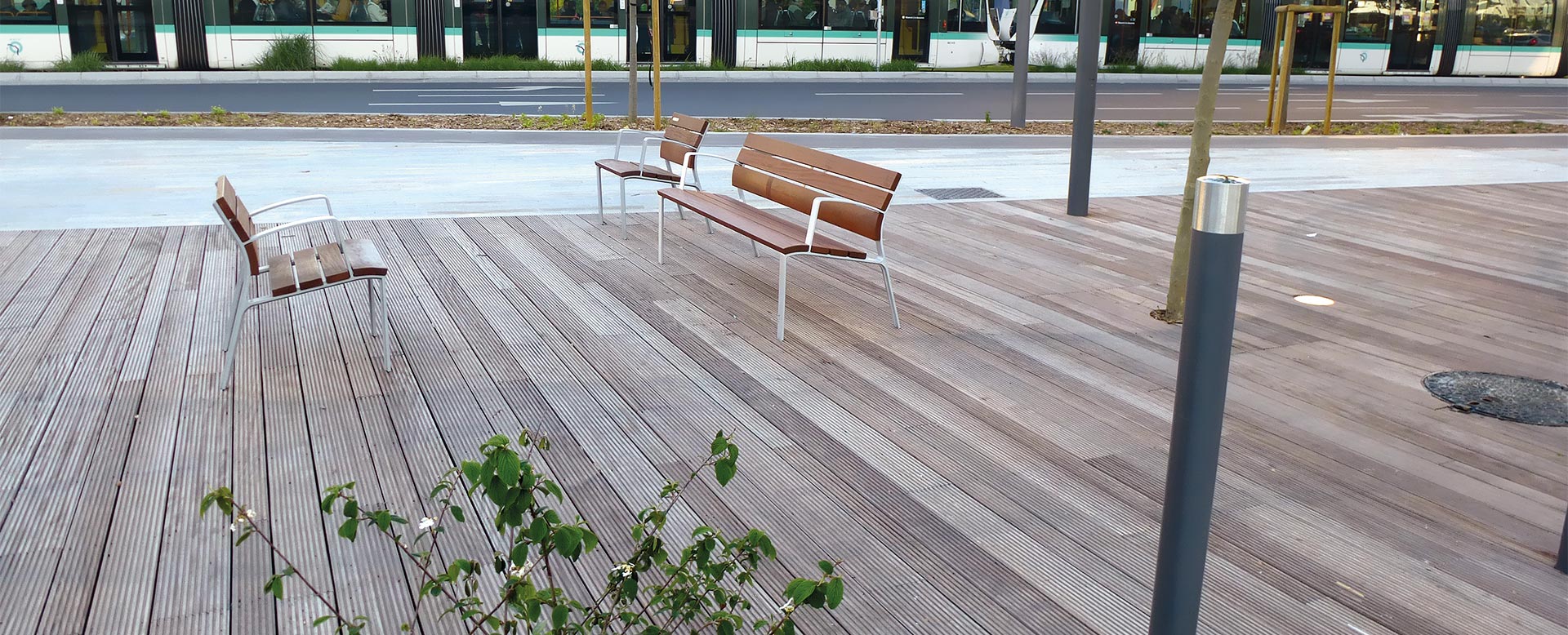 Platelage en bois pour espace public